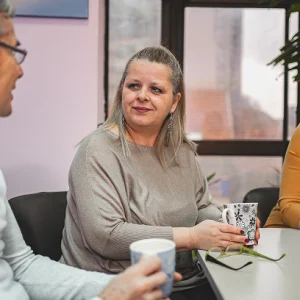 Bienestar socioemocional de equipos docentes y asistentes de la educación.
